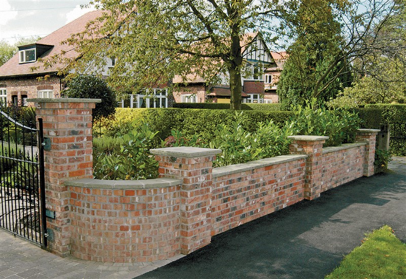 Garden walls in Chelmsford